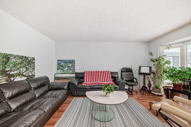 7 Hawksley Crescent Nw, Home with 4 bedrooms, 2 bathrooms and 4 parking in Calgary AB | Image 4