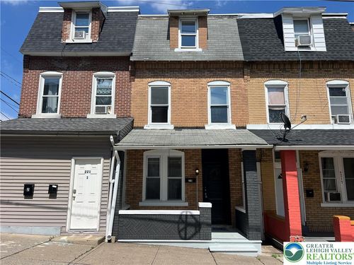 219 N Penn St, Allentown, PA, 18102-3418 | Card Image