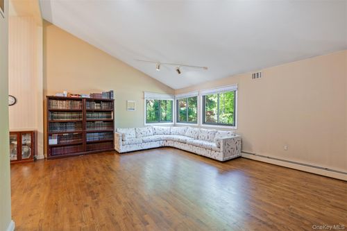 13 Jade Ct, Pomona, NY, 10970-2722 | Card Image