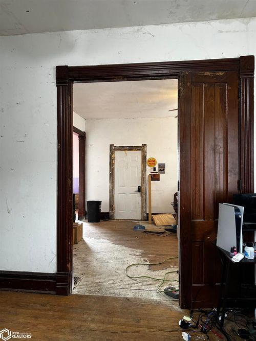 605 E Main St, Montezuma, IA, 50171-1042 | Card Image