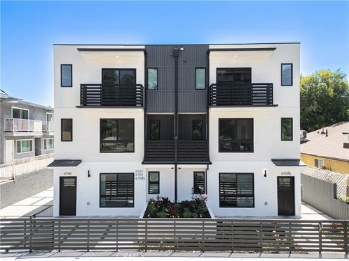 6704 Kester Ave, Van Nuys, CA, 91405-3582 | Card Image