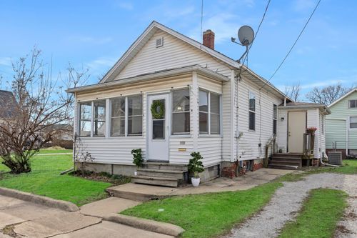 910 N Mason St, Bloomington, IL, 61701-2823 | Card Image