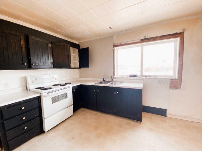 4647 53 Street, Home with 2 bedrooms, 1 bathrooms and 1 parking in Rycroft AB | Image 17