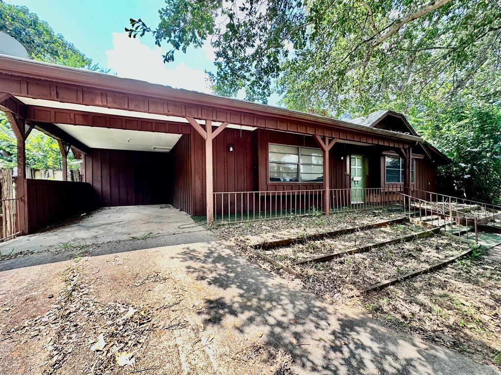 Micheaux St, Palestine, TX 75801