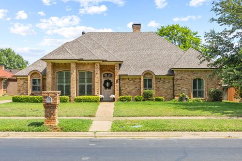 504 Evergreen Dr, Hurst, TX, 76054-2012 | Card Image