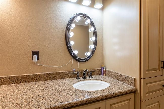 Lighted Vanity | Image 30