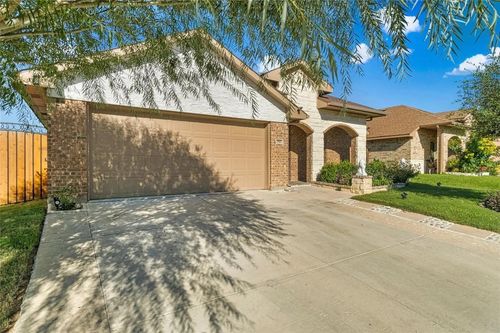 2905 Pacifico Way, Fort Worth, TX, 76111-1555 | Card Image