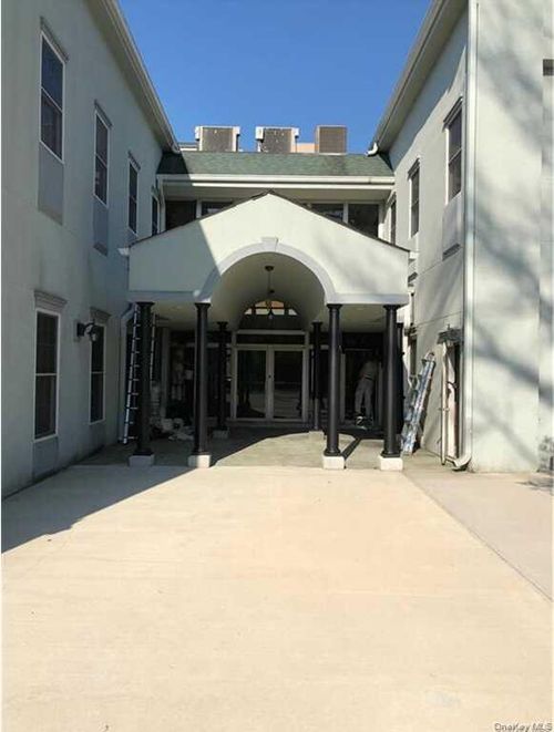 1x-275 N Middletown Rd, Pearl River, NY, 10965-1191 | Card Image