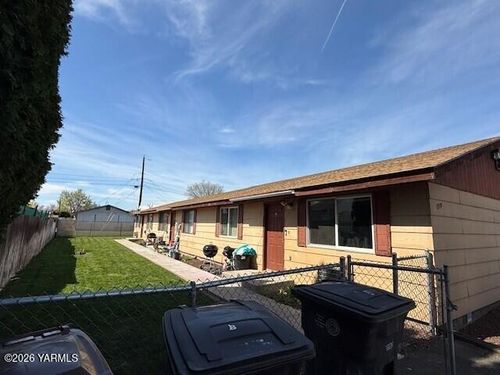 1718 S 10th Ave, Yakima, WA, 98902 | Card Image