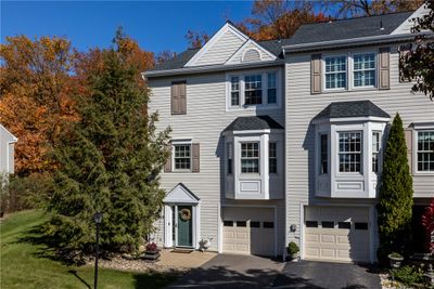 End unit townhouse on a cul de sac in Cherrybrook | Image 1