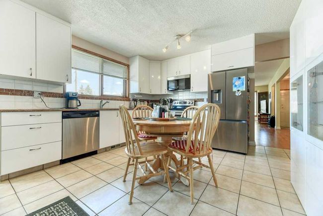 41 Sunhaven Close Se, Home with 4 bedrooms, 3 bathrooms and 4 parking in Calgary AB | Image 24