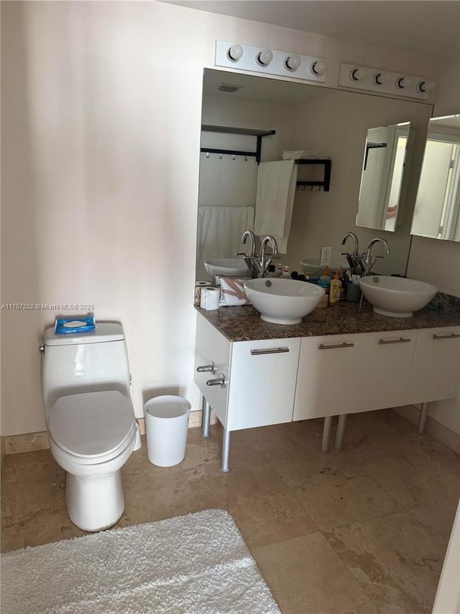 APT-2215 - 41 Se 5 Th St, Condo with 1 bedrooms, 2 bathrooms and null parking in Miami FL | Image 7