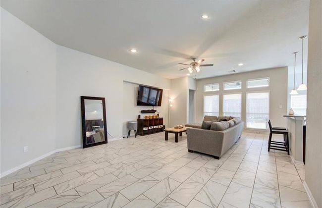 20910 Big Cypress Creek Trl, House other with 3 bedrooms, 2 bathrooms and 2 parking in Humble TX | Image 7