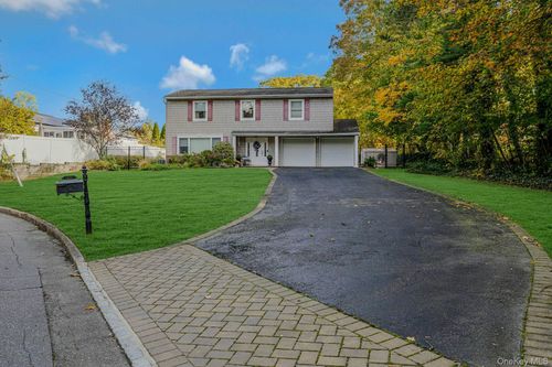 89 Walnut St, Lake Grove, NY, 11755-2600 | Card Image