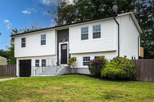 4 S Cardinal Ct, Bay Shore, NY, 11706-1532 | Card Image