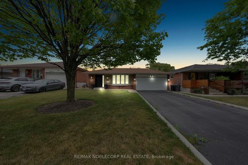 2515 Hensall St, Mississauga, ON, L5A2T1 | Card Image