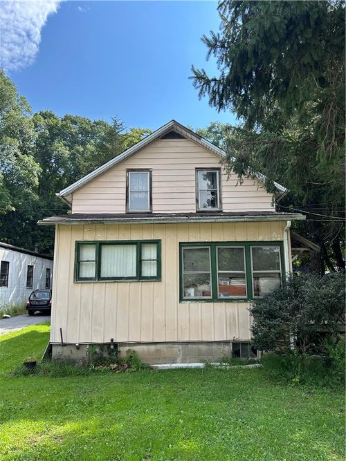 905 Lower South Main St, Bangor, PA, 18013-2833 | Card Image