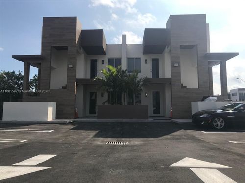 808-808 E 32nd St, Hialeah, FL, 33013-3433 | Card Image