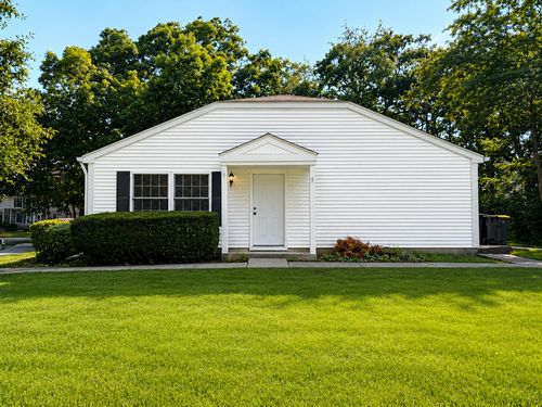 76 Bright Oaks Cir, Cary, IL, 60013-1551 | Card Image