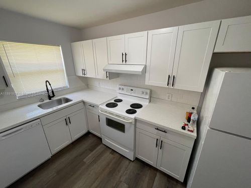 apt-b-5040 Sanctuary Way, West Palm Beach, FL, 33417-4702 | Card Image