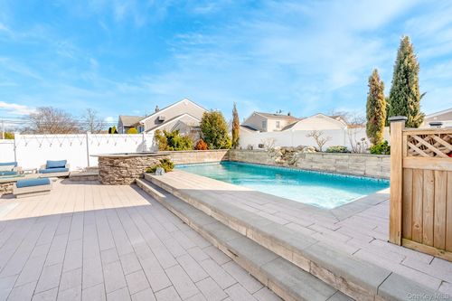 2431 Riverside Dr, Wantagh, NY, 11793-4543 | Card Image