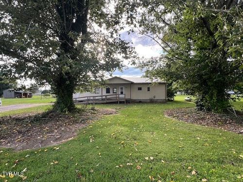 372 Jackson Ln, Mountain City, TN, 37683-2074 | Card Image
