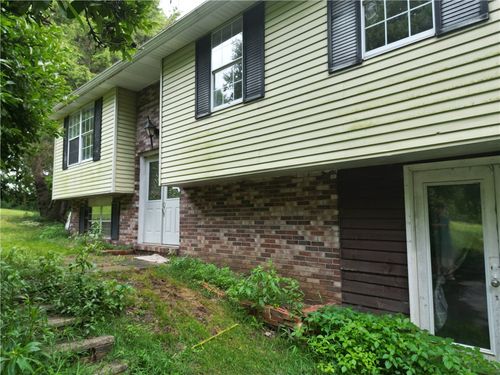 3366 Frew Mill Rd, New Castle, PA, 16101-8242 | Card Image