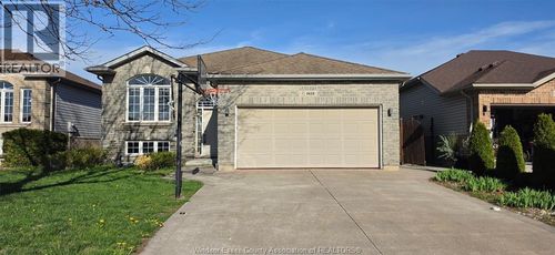 4628 Fontana Ave, Windsor, ON, N9G3C8 | Card Image