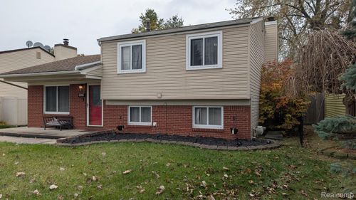 33984 Little Mack Ave, Clinton Township, MI, 48035-3493 | Card Image