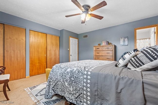 Main bedroom with double closets | Image 22