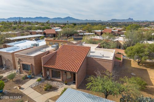 8631 N Little Oak Ln, Tucson, AZ, 85704-0940 | Card Image