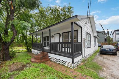 1318 E 36th Street, House other with 2 bedrooms, 2 bathrooms and null parking in Houston TX | Image 3