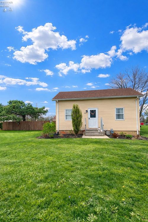 426 Wall St, Tiffin, OH, 44883-1350 | Card Image