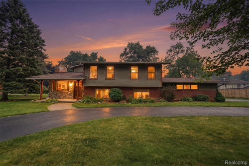 3454 Paddington Dr, Troy, MI, 48084-1243 | Card Image