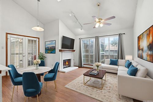 apt-270-8633 Datapoint Dr, San Antonio, TX, 78229-3255 | Card Image