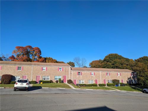 e43-121 Hillcrest Ln, Slatington, PA, 18080-2124 | Card Image