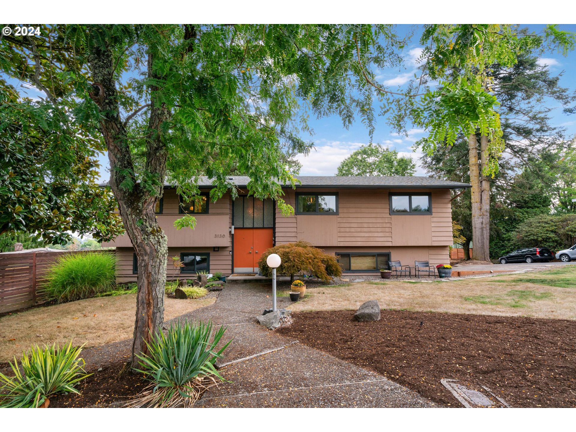 Ridge Dr, Portland, OR 97219
