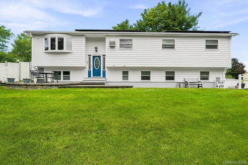 2 Harvest Hill Ln, Middletown, NY, 10940-2614 | Card Image