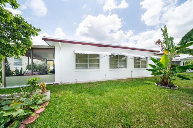 5803 Nw 85 Th Ter, House other with 2 bedrooms, 2 bathrooms and null parking in Tamarac FL | Image 35