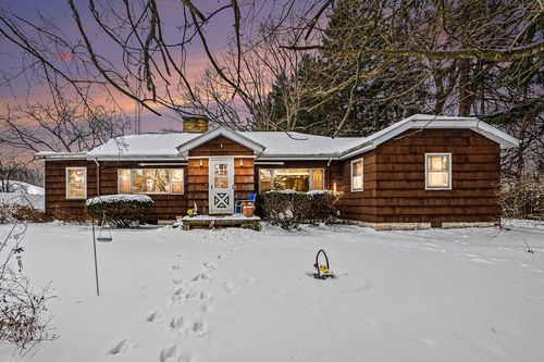 3633 Lakeshore Dr, Saint Joseph, MI, 49085-2927 | Card Image