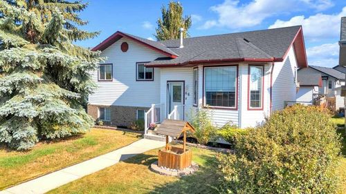 66 Hallgren Drive, Sylvan Lake, AB, T4S2G8 | Card Image