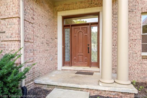 47611 Manorwood Dr, Northville, MI, 48168-8471 | Card Image