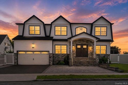 84 Choir Ln, Westbury, NY, 11590-5724 | Card Image