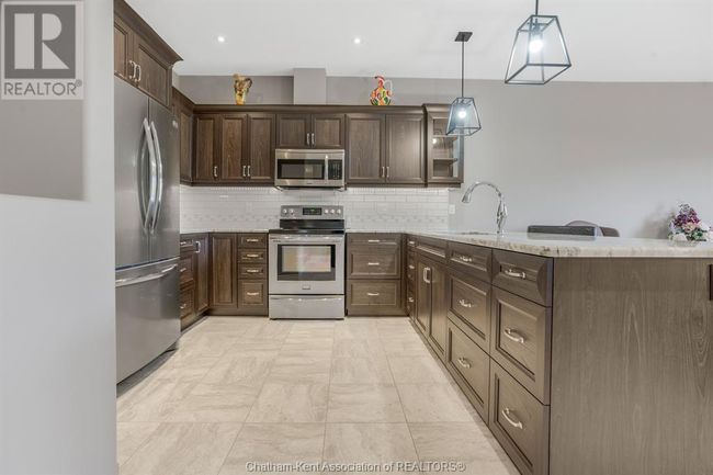 133 Cottage Pl, Townhouse with 3 bedrooms, 3 bathrooms and null parking in Chatham ON | Image 8