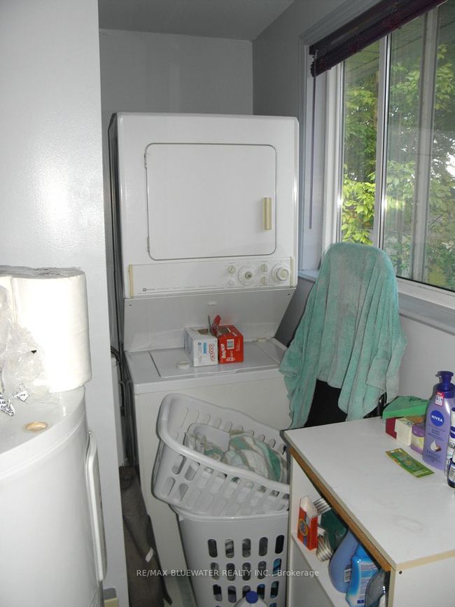 6016 Max Dr, House other with 2 bedrooms, 2 bathrooms and 6 parking in Kettle And Stony Point Fn ON | Image 27