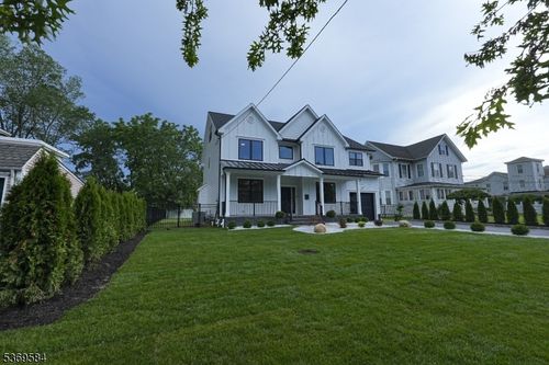 352 Woodland Rd, Madison, NJ, 07940-2424 | Card Image