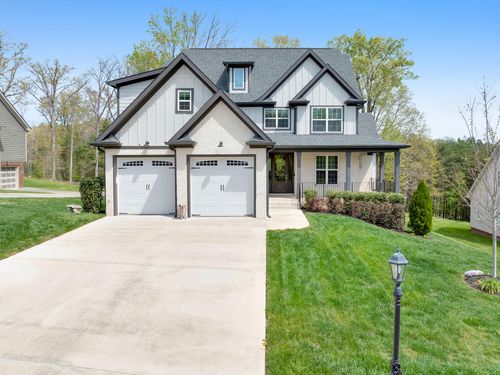 555 Kashaya Ln, Soddy Daisy, TN, 37379-3687 | Card Image