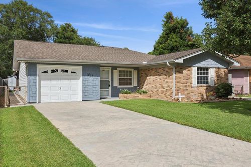 811 S 14th 1/2 St, Nederland, TX, 77627-4507 | Card Image