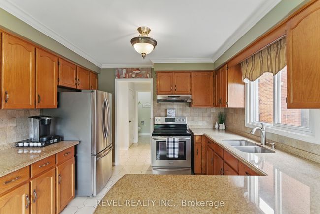 1076 Roxborough Dr, House other with 4 bedrooms, 3 bathrooms and 2 parking in Oakville ON | Image 13