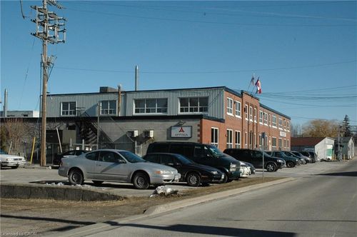 244 Montrose St N, Cambridge, ON, N3H2H7 | Card Image